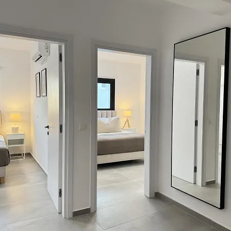 Phaedrus Living: White Hills View Apartment *