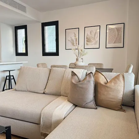 Phaedrus Living: White Hills View شقة