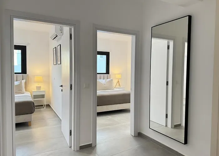 Phaedrus Living: White Hills View Apartment *