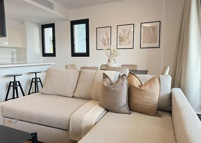 Phaedrus Living: White Hills View Lägenhet