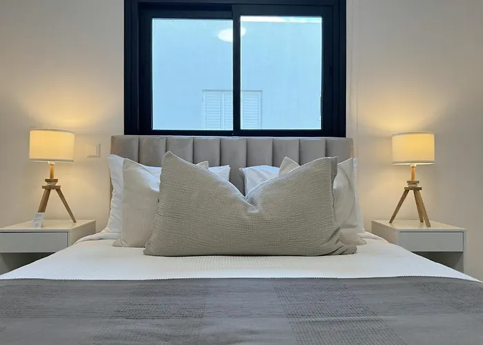 Phaedrus Living: White Hills View Lägenhet