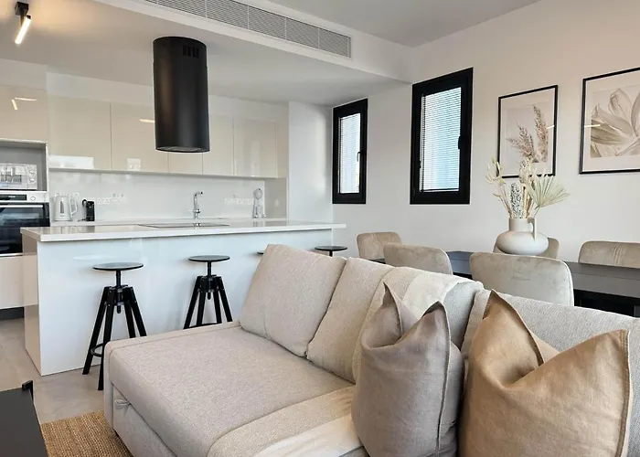 Phaedrus Living: White Hills View Lägenhet